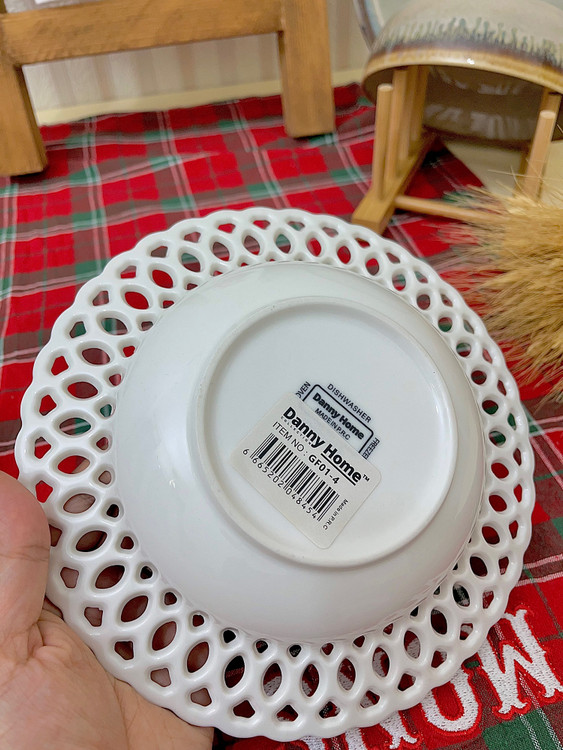 بشقاب گود سفید دنی هوم با لبههای مشبک، مناسب سرو غذا یا استفاده دکوری