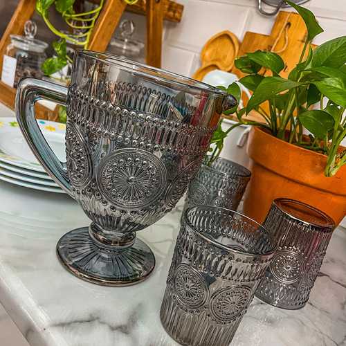 تنگ و لیوان طرح زارا رنگ دودی، شیک و مقاوم مناسب سرو انواع نوشیدنی