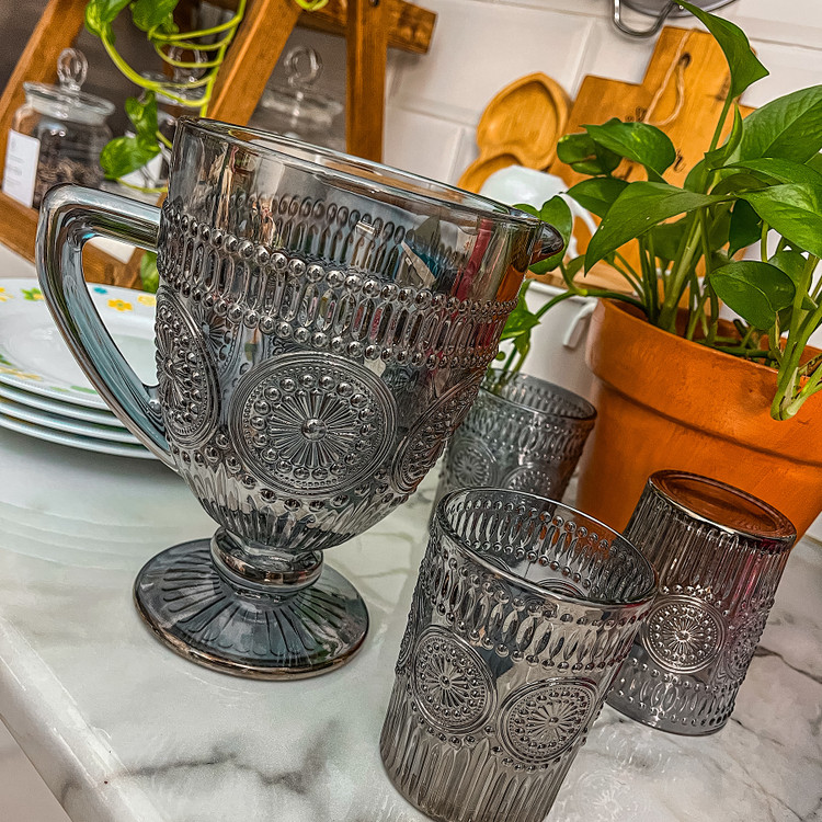 تنگ و لیوان طرح زارا رنگ دودی، شیک و مقاوم مناسب سرو انواع نوشیدنی