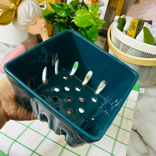 سبد آبکش چینی وارداتی درجه یک در رنگ سبز تیره مناسب شستشو و سرو میوه و سبزی